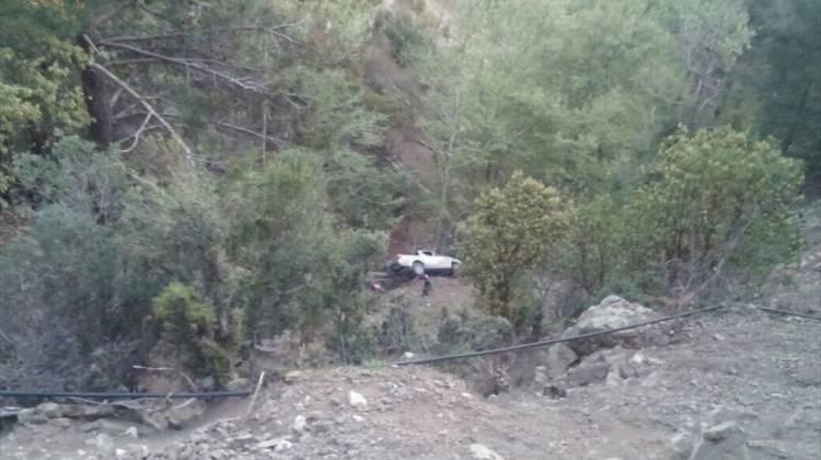 Manavgat'ta kamyonet uçuruma devrildi: 2 yaralı