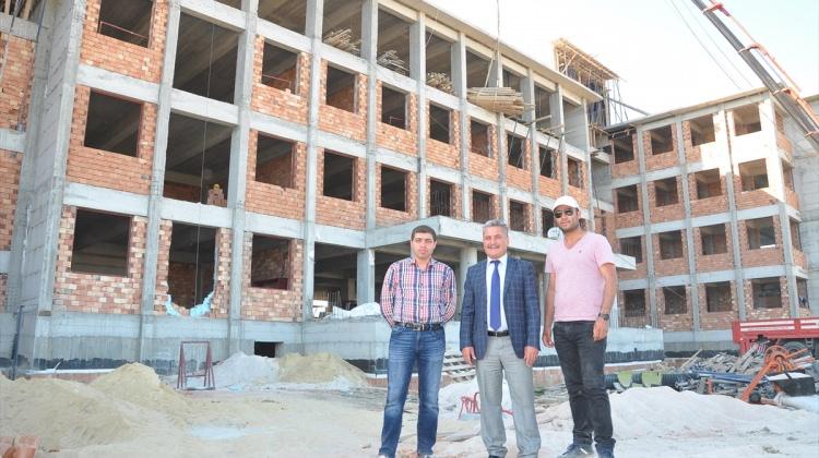 Tarsus'ta mesleki ve teknik anadolu lisesi inşaatı sürüyor