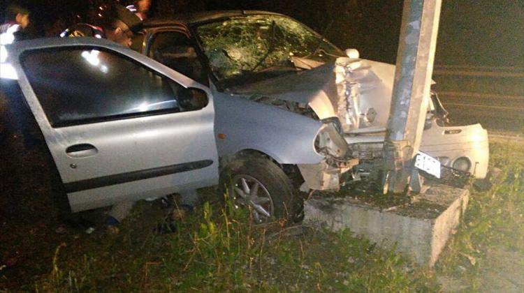 Karabük'te otomobil aydınlatma direğine çarptı: 2 ölü, 4 yaralı