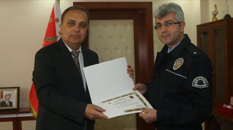 Elazığ'da başarılı emniyet personeli altınla ödüllendirildi