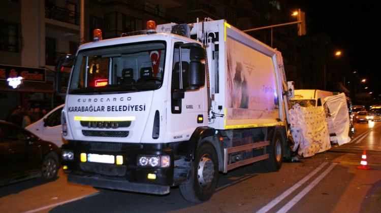 İzmir'de trafik kazası: 2 ölü