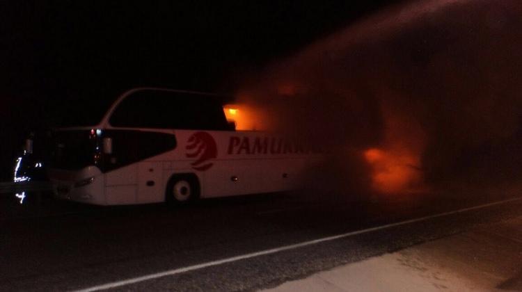 Denizli'de yolcu otobüsü yandı