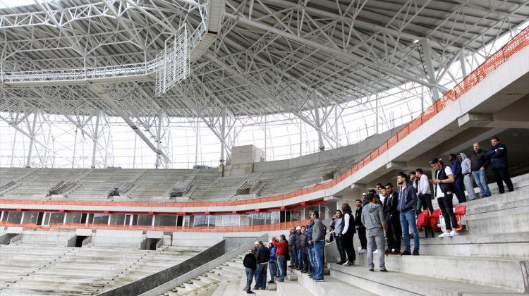 Samsunsporlu futbolcular, yeni stadı gezdi