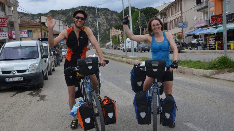 Bisikletleriyle Kırgızistan'a giden çift Hanönü'ne ulaştı