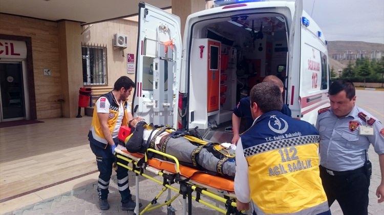 Malatya'da motosikletin devrilmesi sonucu 2 kişi yaralandı