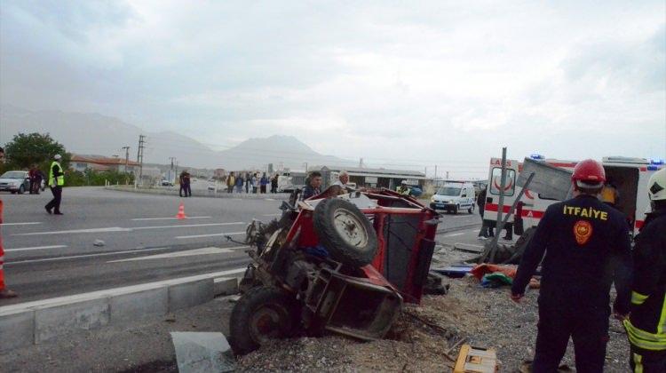 Konya'da kamyon ile traktör çarpıştı: 1 ölü