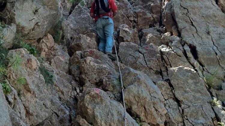 Fethiye'de kayalıktan düşen kişi kurtarıldı
