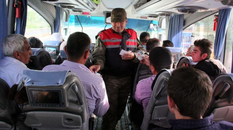 Şanlıurfa'da yolcu otobüslerinde arama