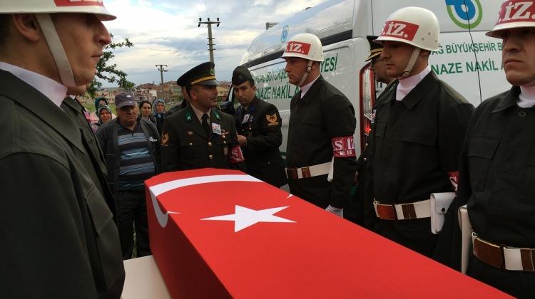 Bitlis'te şehit olan asker toprağa verildi