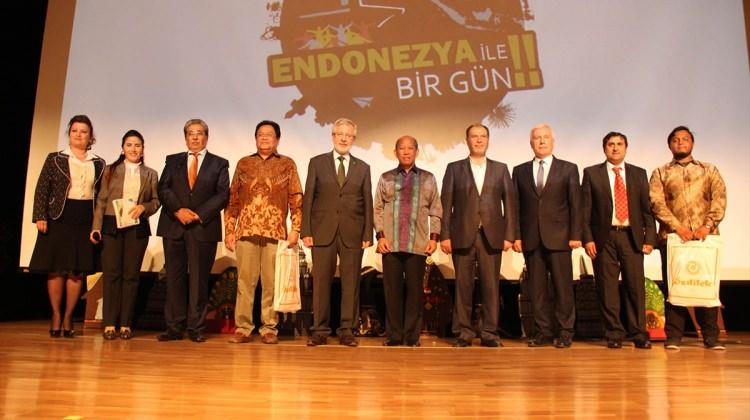 "Endonezya ile Bir Gün"