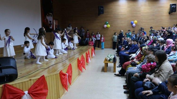İspir'de anaokulu öğrencilerinden yıl sonu etkinliği