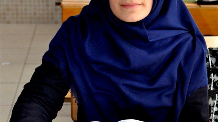 Okul birincisi Suriyeli Rahaf'ın okuma azmi