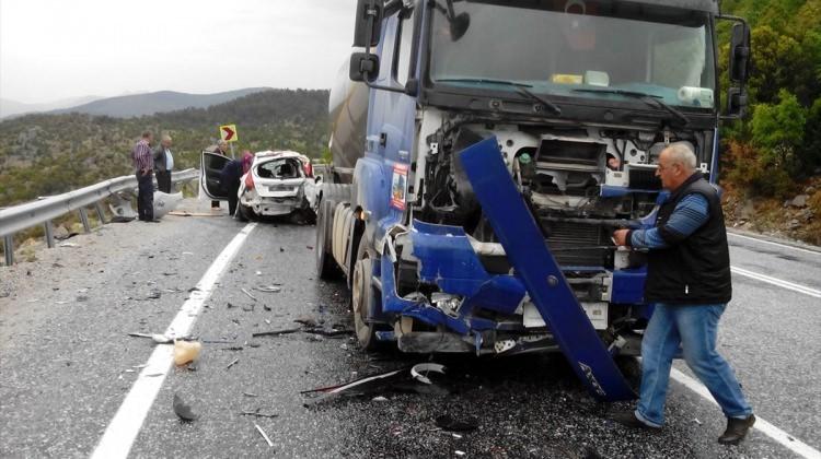 Antalya'da trafik kazaları: 14 yaralı