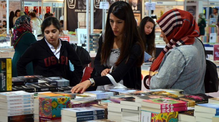 Kocaeli Kitap Fuarı'na yoğun ilgi