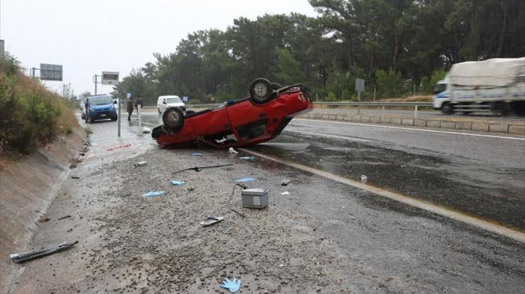Antalya'da otomobil devrildi: 1 ölü, 1 yaralı