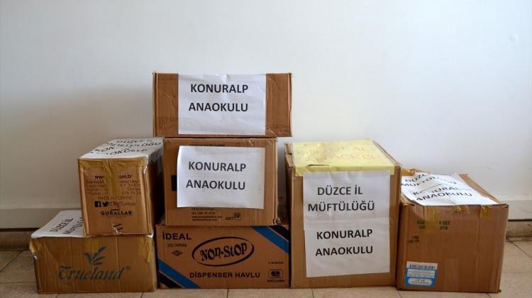 Düzce’de çocuklardan güvenlik güçlerine gıda paketi