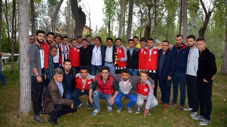 "Seyitgazispor" şampiyonluk kupasını aldı