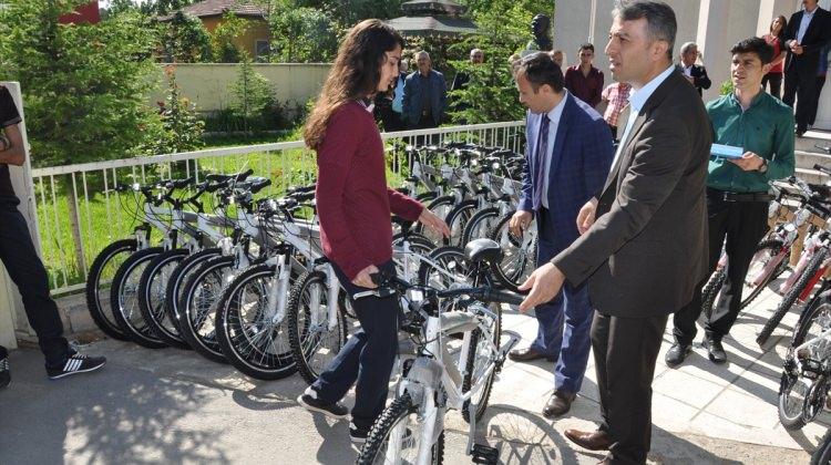 Yerköy’de 47 öğrenciye bisiklet dağıtıldı