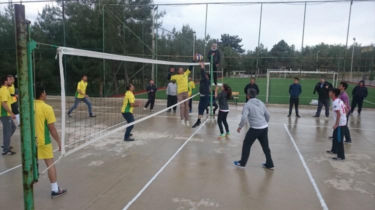 Karamanlı'da voleybol turnuvası