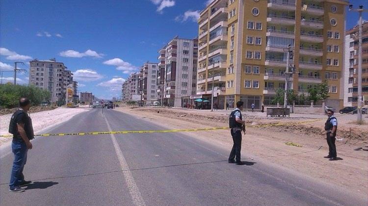 Ergani'de şüpheli çanta fünye ile patlatıldı