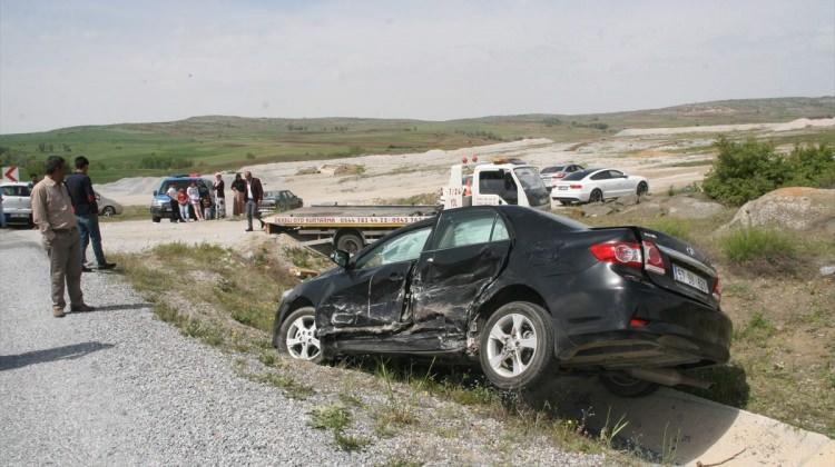 Yozgat'ta iki otomobil çarpıştı: 9 yaralı