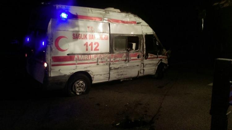 Konya'da ambulans devrildi: 2 yaralı
