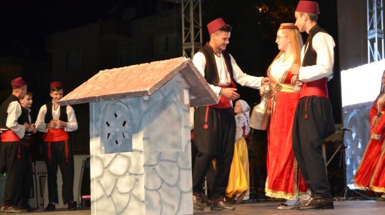 İzmir'de 11. Balkanlılar Halk Dansları Festivali