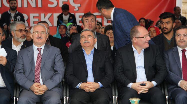 Milli Eğitim Bakanı Yılmaz, bisiklet dağıttı