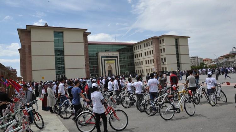 Van'da 330 öğrenciye bisiklet dağıtıldı