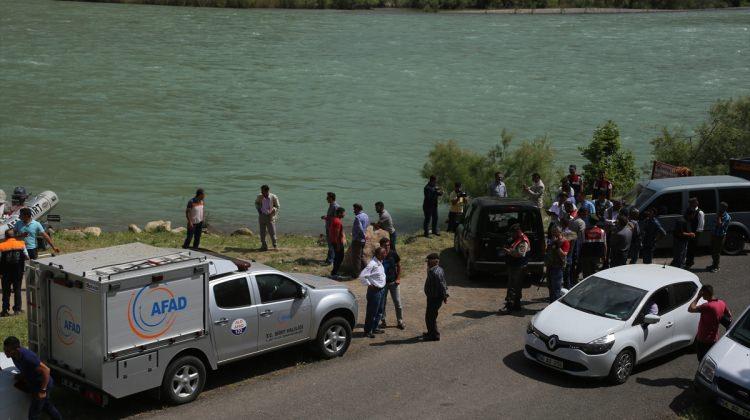 Otomobil Botan Çayı'na düştü: 2 ölü