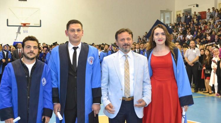 Simav'da üniversite öğrencilerinin mezuniyet heyecanı