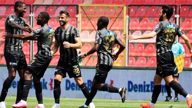 Akhisar Porto'yla anlaştı! 1 yıl daha