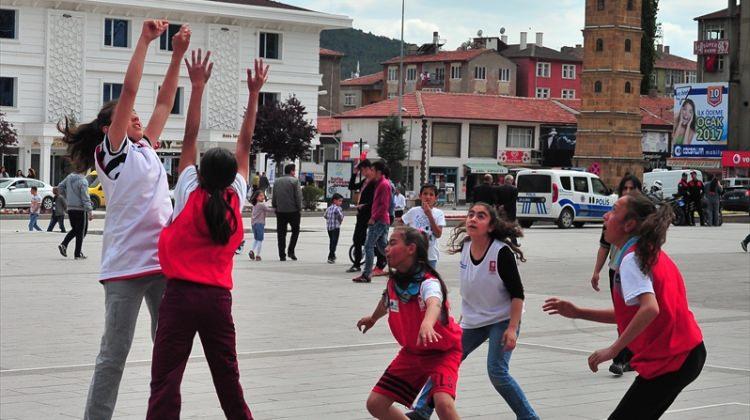 Yozgat'ta sokak basketbolu oynandı