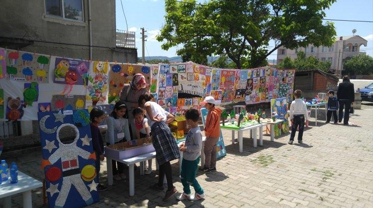 Ayvacık'ta anaokulu öğrencilerinin yıl sonu sergisi
