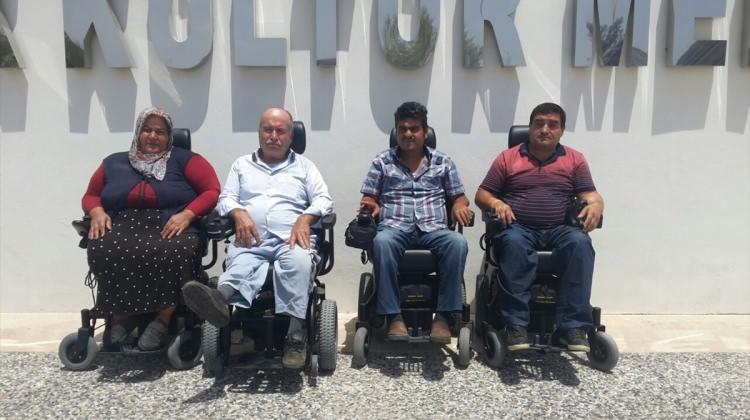 Manavgat'ta engelli 4 vatandaşa akülü araç verildi