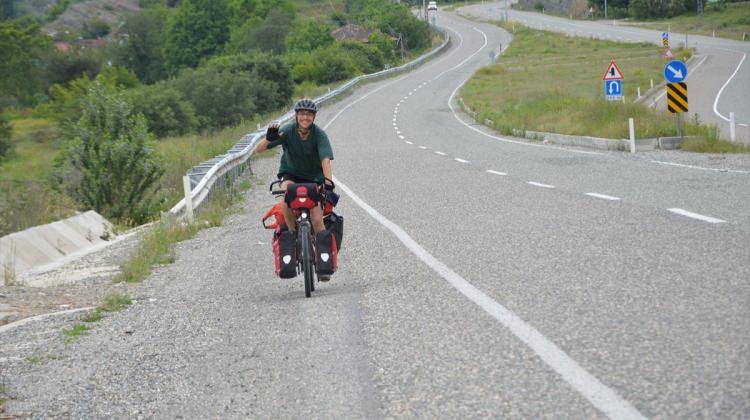 İsviçreli üniversite öğrencisi bisikletle İran'a gitmeyi hedefliyor
