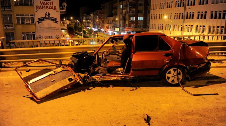 Uşak'ta trafik kazaları: 1 ölü, 4 yaralı