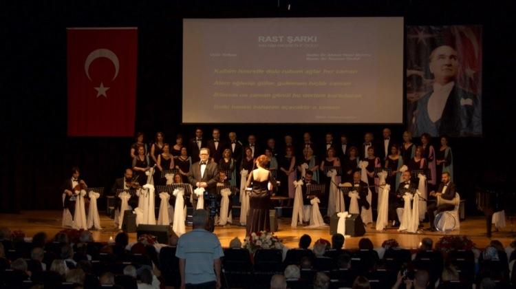 İzmir Adliyesi TSM Korosu'ndan konser