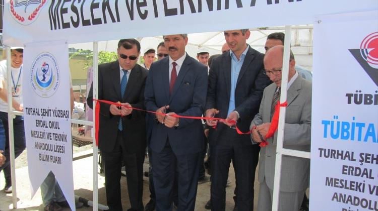 Turhal'da TÜBİTAK 4006 Bilim fuarı açıldı