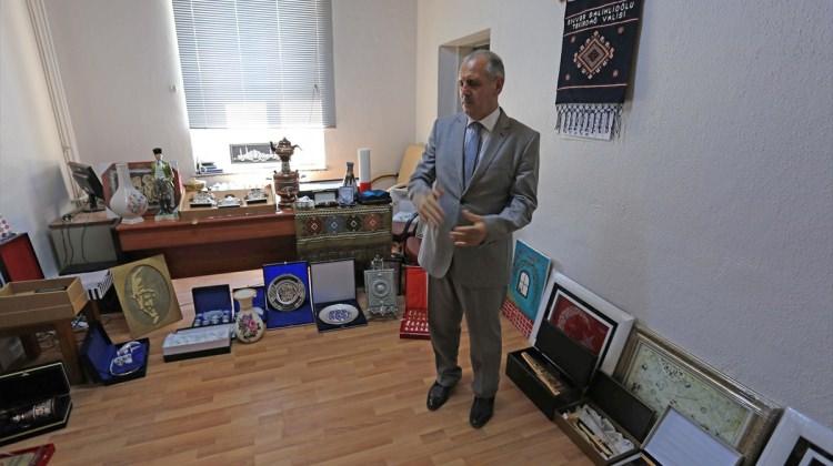 Vali Salihoğlu, hediyeleri "ödül" olarak bıraktı