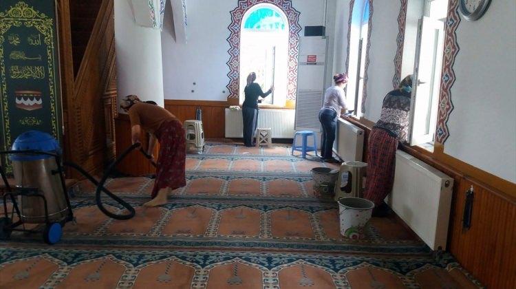 Gülüç'de camilerde temizlik yapıldı