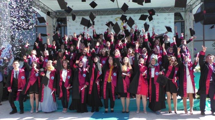 SÜ Beyşehir Ali Akkanat İşletme Fakültesi'nde mezuniyet coşkusu