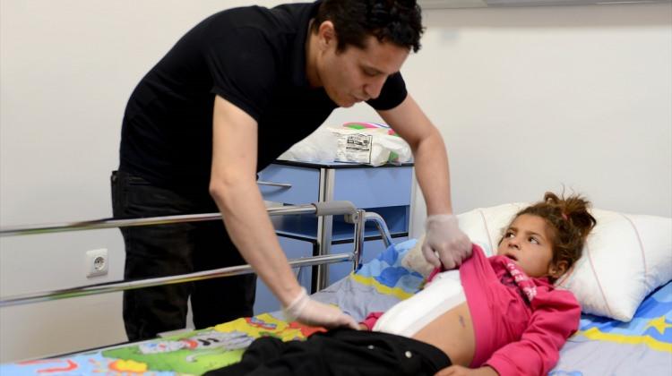 Suriye'de yaralanan çocuk Türkiye'de yaşama tutundu