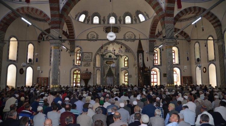 Ramazanın ilk cuma namazında camiler doldu