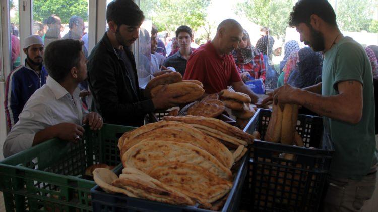 Elazığ'da sığınmacı ailelere ücretsiz ekmek