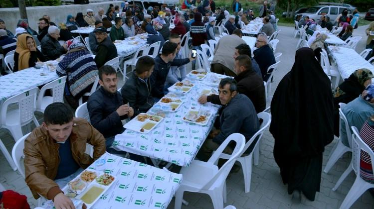 Tepebaşı Belediyesinden mahallelerde iftar sofrası