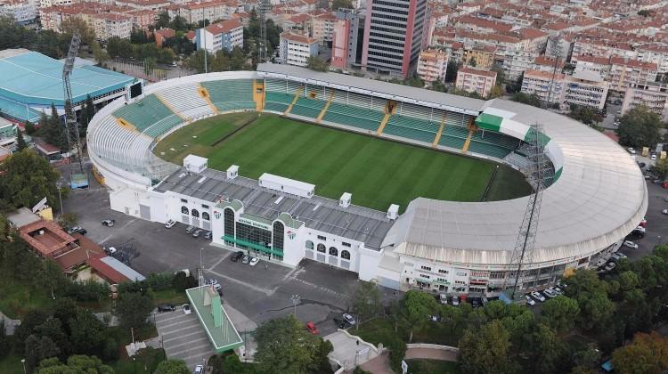 İlk kazma vuruldu! Tarihi stadyum yıkılıyor
