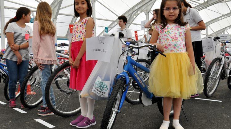 "En çalışkan" çocuklara bisiklet ödülü