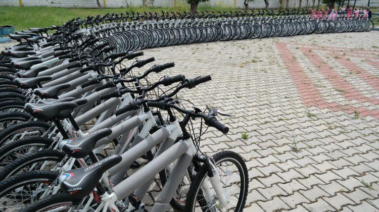 Erciş'te bisiklet dağıtım töreni