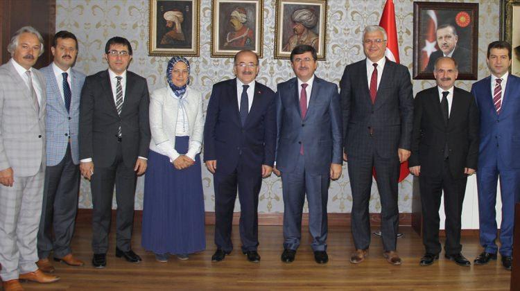 Vali Öz'den Başkan Gümrükçüoğlu'na veda ziyareti